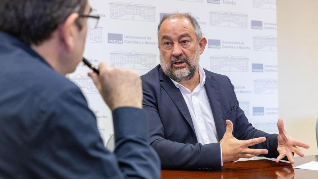 Julián Garde, rector de la Universidad de Castilla-La Mancha, entrevistado por Eusebio Cedena.