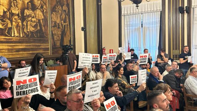 Los agentes de la Policía Local de Zamora en el pleno del Ayuntamiento, este jueves