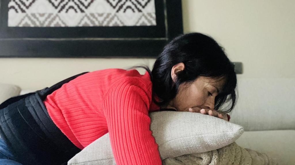 Ana Medina utilizando una faja de sujeción lumbosacra. Imagen cedida.