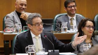 Julio Calvo, este jueves en el pleno del Ayuntamiento de Zaragoza.