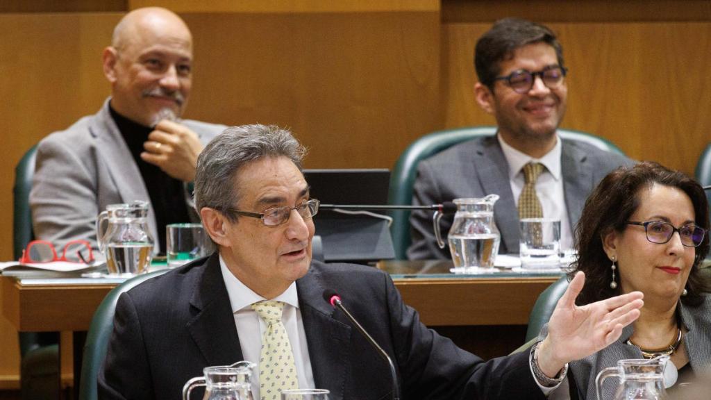 Julio Calvo, este jueves en el pleno del Ayuntamiento de Zaragoza.