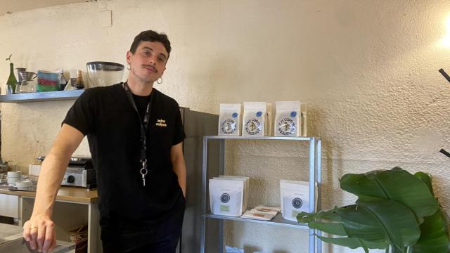 José Manuel en su cafetería.