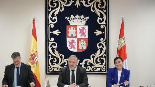 El vicepresidente de las Cortes, Francisco Vázquez, el presidente, Carlos Pollán, y la vicepresidenta segunda, Ana Sánchez, durante una Junta de Portavoces