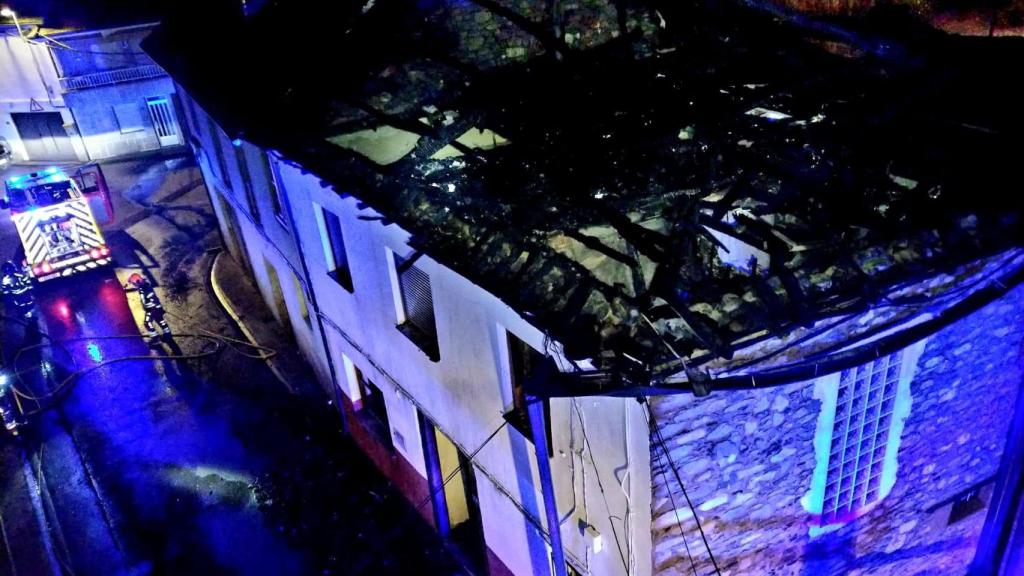 Incendio en una casa de un pueblo de León