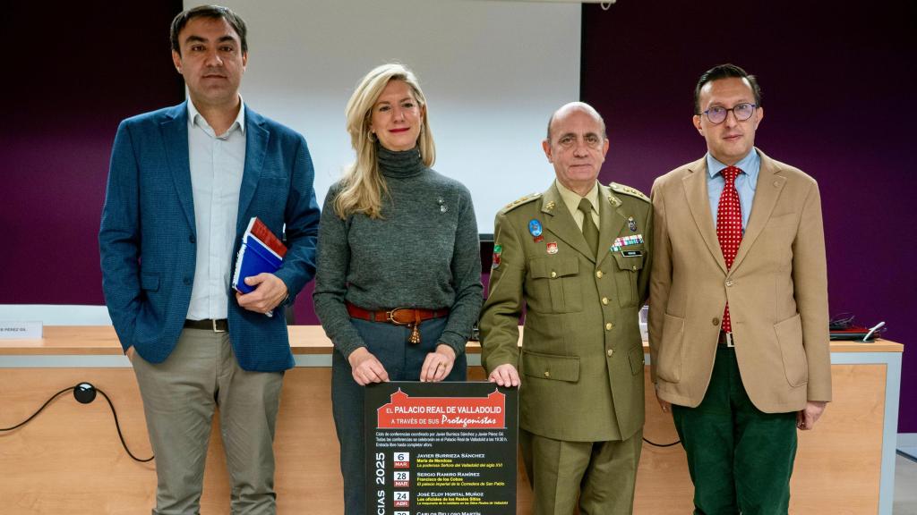 La concejala de Educación y Cultura, Irene Carvajal, presenta el ciclo de conferencias ‘El Palacio Real a través de sus protagonistas’