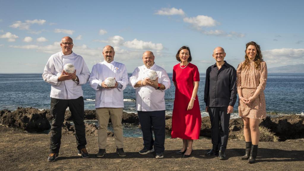 Pedro Hernández ('El Duende del Fuego'), Carlos Echapresto ('Venta Moncalvillo'), Jordi Esteve ('Nectari'), Ana Rodríguez Castaño (secretaria general de Recursos Agrarios y Seguridad Alimentaria), Jose Miguel Herrero (director general de la Industria Alimentaria) y María Ritter (directora de Guía Repsol).