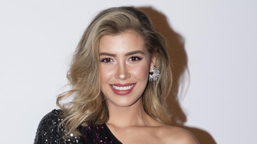 La hija de Luis Miguel ha publicado una oferta de empleo: busca a un experto en redes sociales.