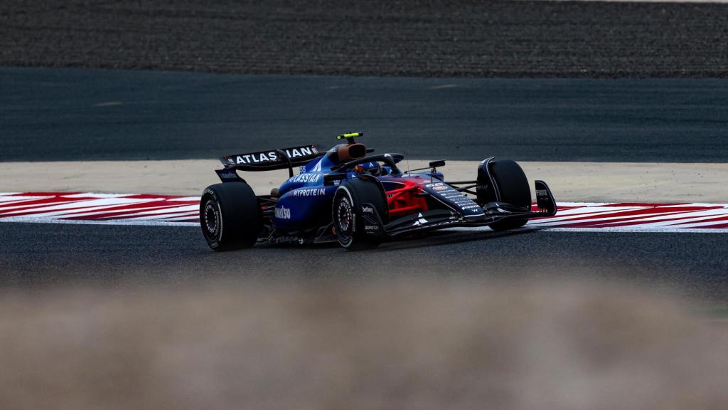 Carlos Sainz durante los test de pretemporada de Bahréin 2025.