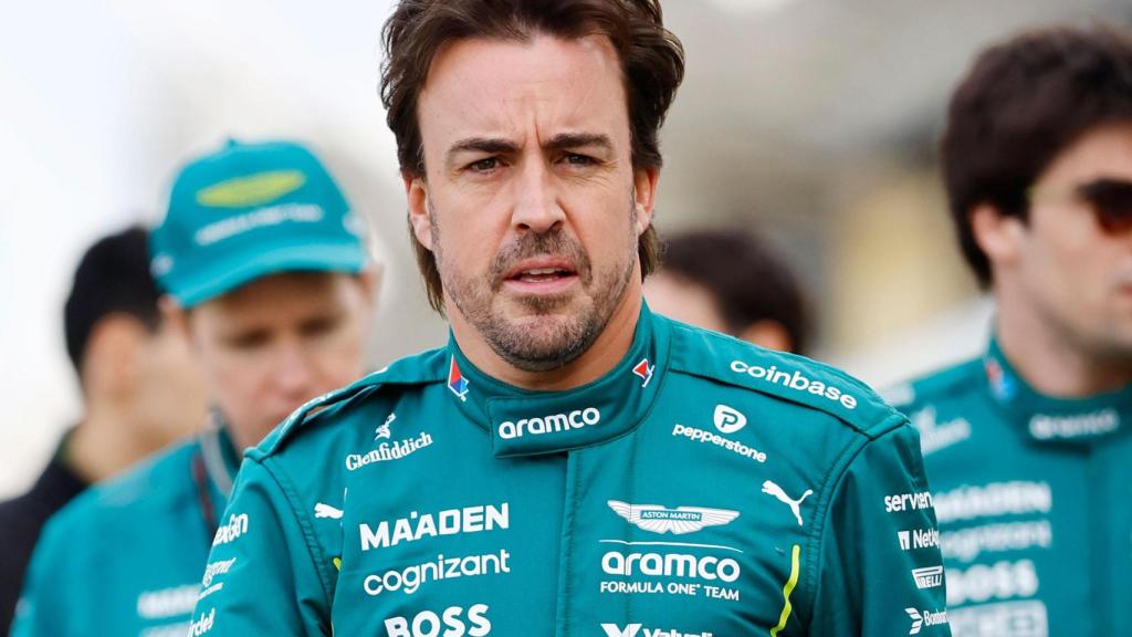 Fernando Alonso durante los test de pretemporada en Baréin 2025