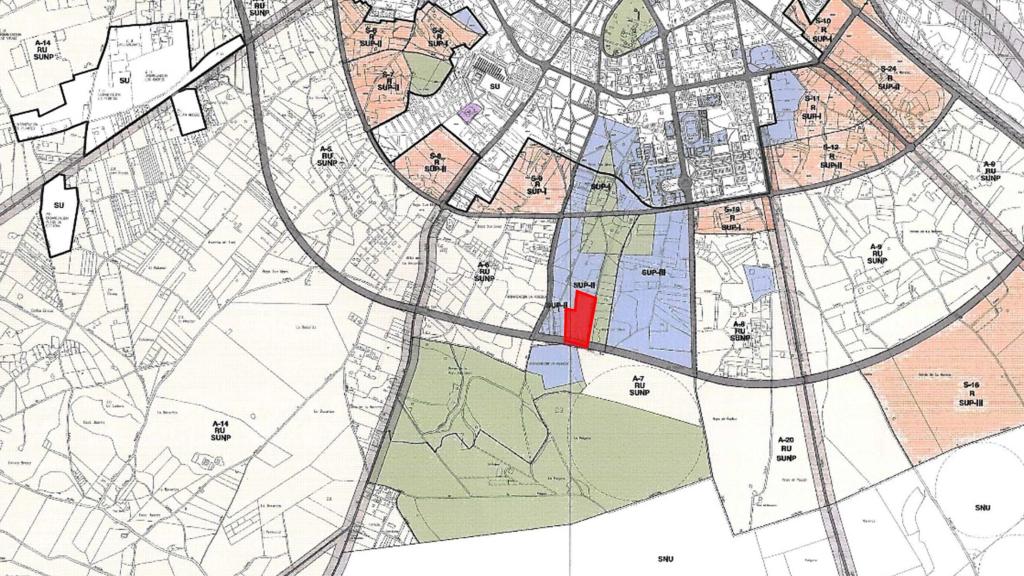 La parcela en venta, marcada en rojo sobre el mapa de Albacete.