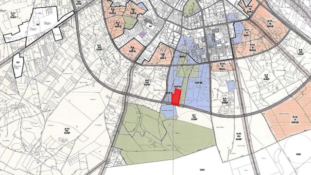 La parcela en venta, marcada en rojo sobre el mapa de Albacete.