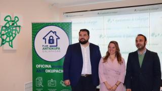 En el centro, la alcaldesa de Galapagar, Carla Greciano, presentando el plan.