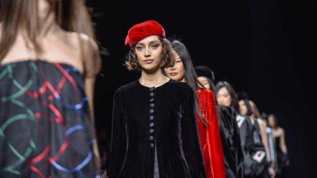 El diálogo entre lo masculino y lo femenino define la dirección estética, según explica la casa.