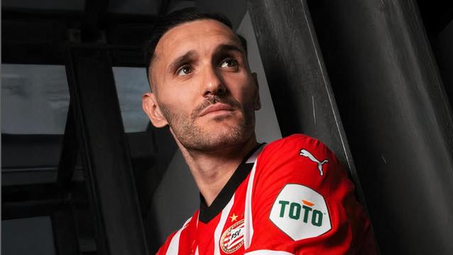 Lucas Pérez disputa sus primeros minutos con el PSV