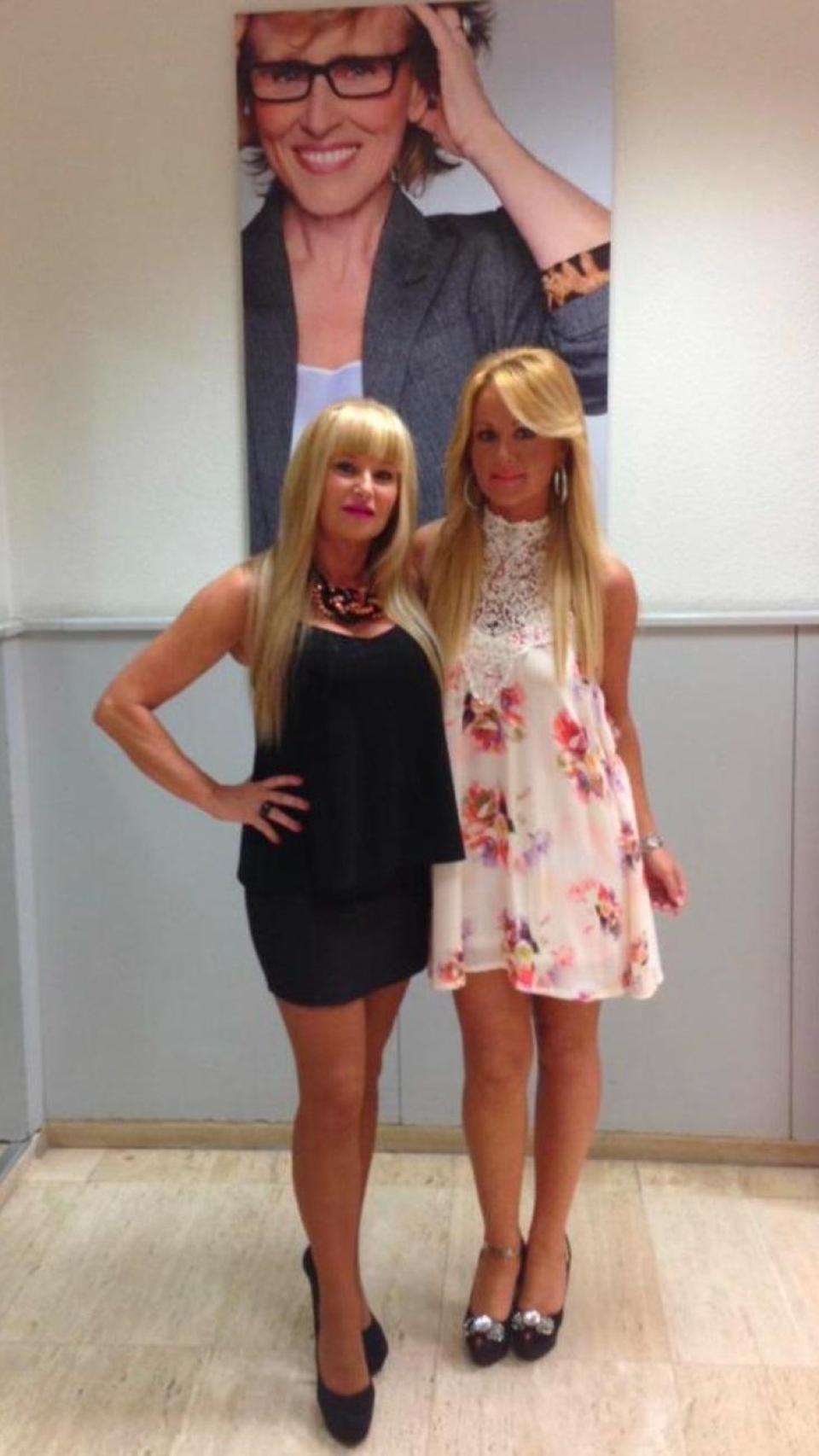 Saray y Pilarita en los platós de Mediaset.