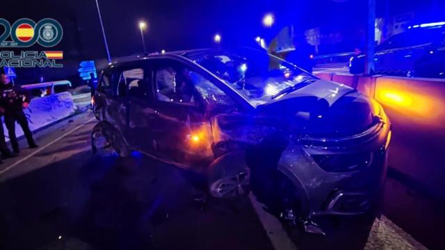 Estado en el que quedó el coche de los huidos.