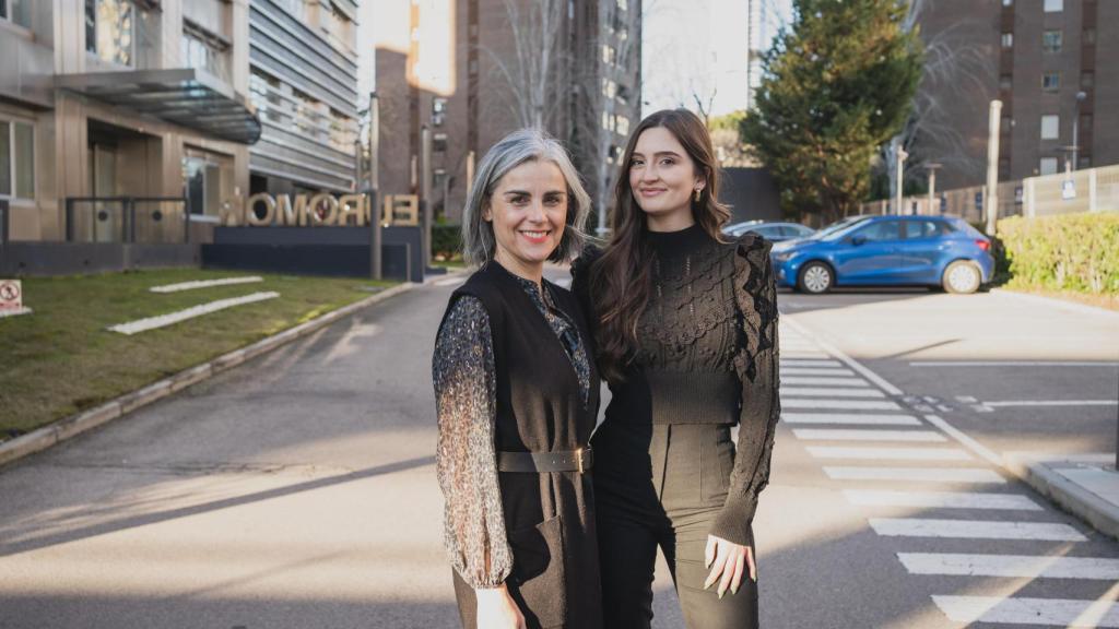 Ana M. Gómez Olmedo y Alexia García Blanco posan para ENCLAVE ODS.