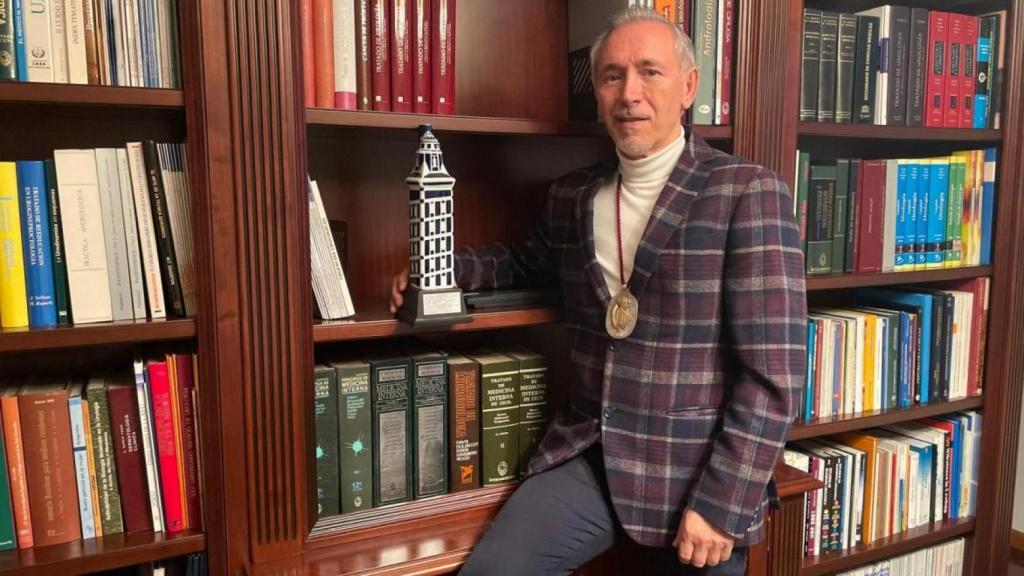 José Duarte, con su medalla de maestre de la Real Orden de Caballeros de María Pita.