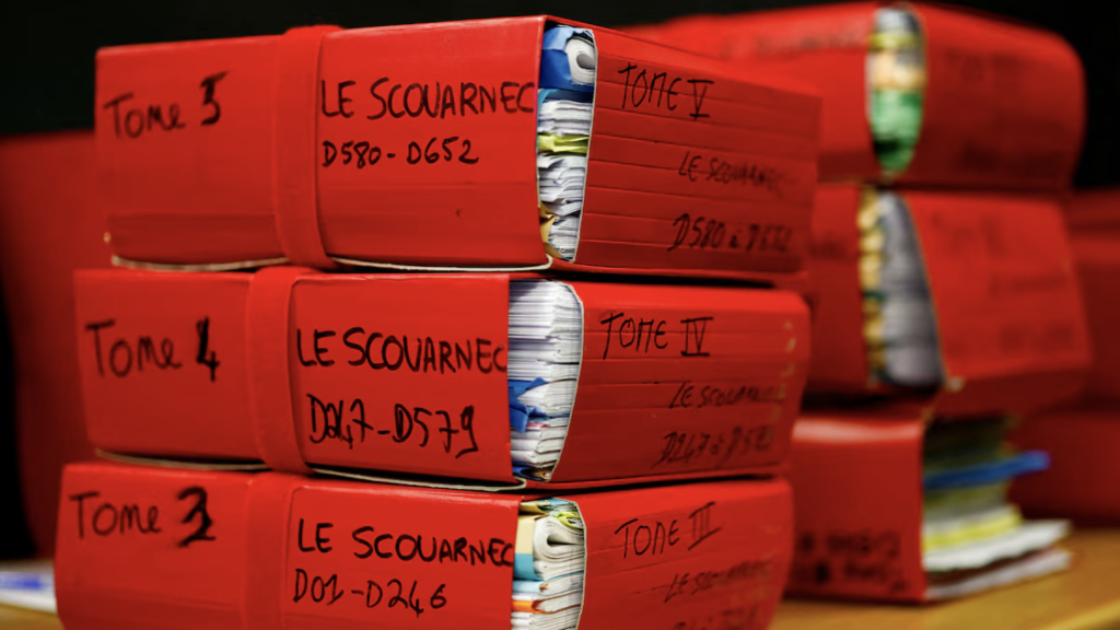 Diarios y pruebas que incriminan a Joël Le Scouarnec, escritos durante décadas.