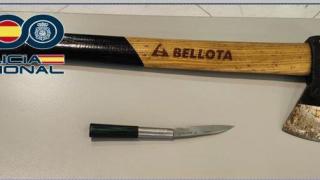 El hacha y la navaja que han sido intervenidas