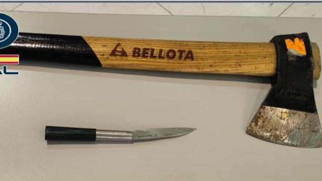 El hacha y la navaja que han sido intervenidas