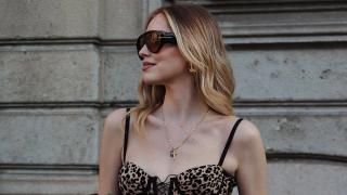 Chiara Ferragni, con un look integral de 'animal print'.