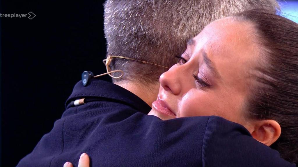 Roberto Leal abrazando a Victoria Federica en 'El desafío'.