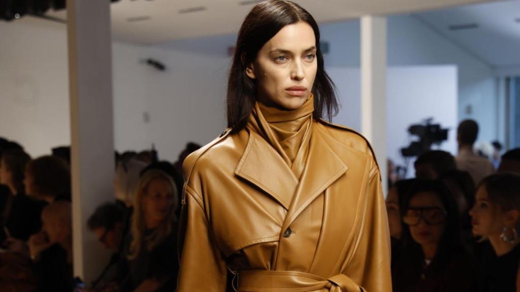 Irina Shayk, desfilando para Tod's, en la Semana de la Moda de Milán.