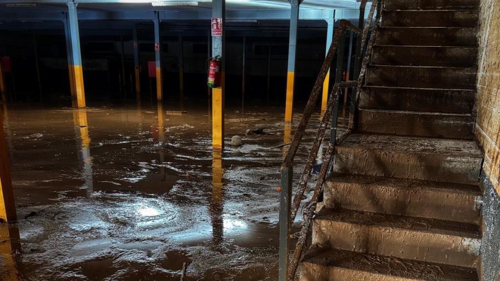 El sótano del concesionario, anegado. EE