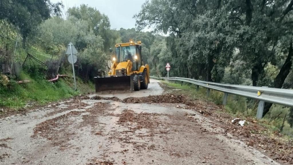 Una de las carreteras dañadas en la provincia.