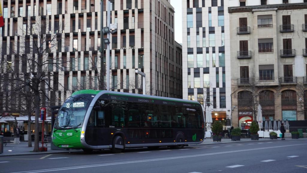 Un autobús urbano en Zaragoza.