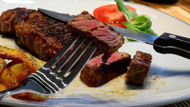 Este día se prohíbe comer carne en todo el mundo menos en Zaragoza: este es el motivo