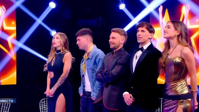 Los concursantes de 'GH DÚO' esperando un veredicto de Carlos Sobera.