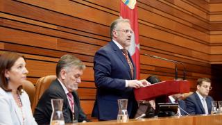 El presidente de las Cortes, Carlos Pollán, durante su discurso en el día del Estatuto de Autonomía