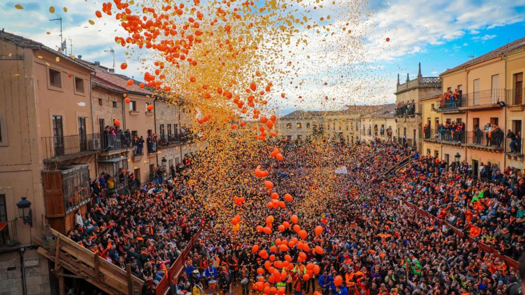 Suelta de globos en el Campanazo de Ciudad Rodrigo