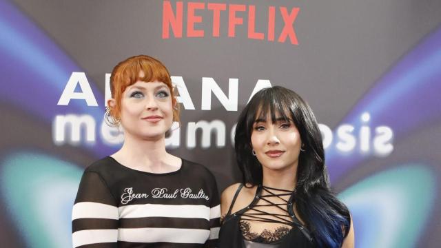 Chloé Wallace y Aitana, en el acto promocional de 'Metamorfosis'.