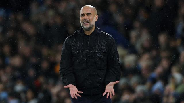Guardiola se lamenta durante el partido ante el Liverpool en la Premier League.