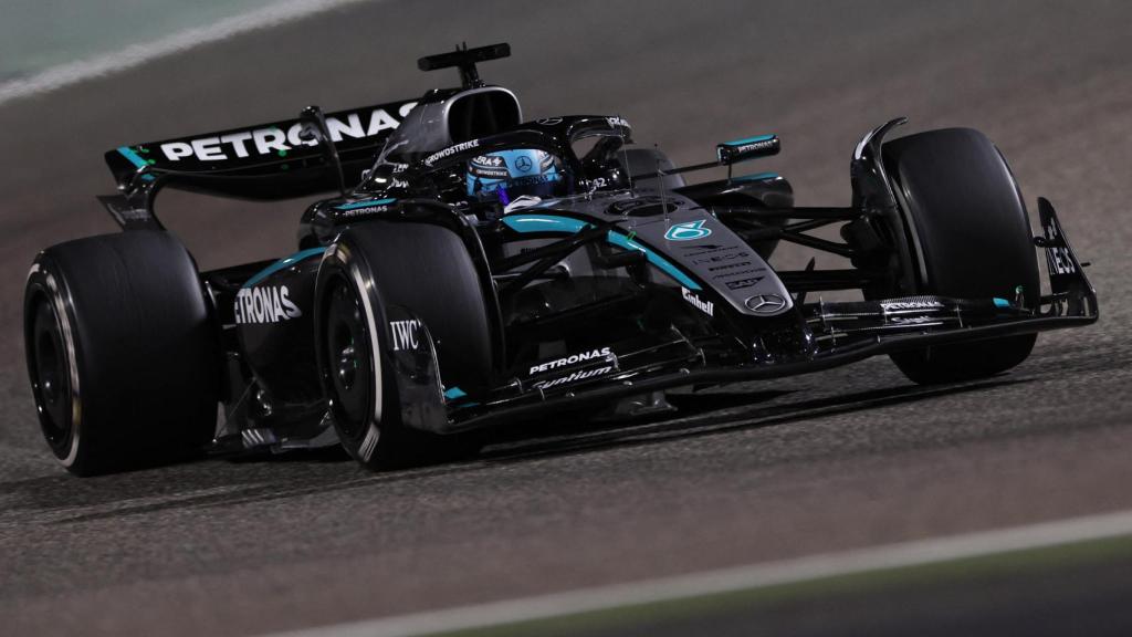 George Russell en la sesión vespertina de los test de pretemporada de Fórmula 1.