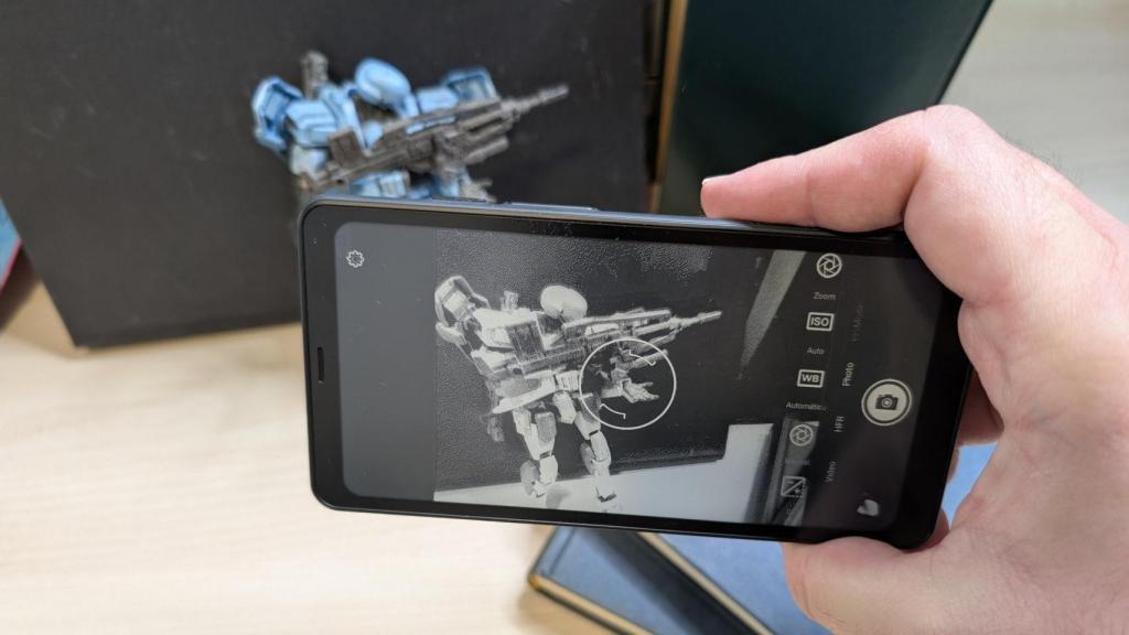 El Boox Palma cuenta con una cámara que se puede usar para fotos (a color), pero es mejor para documentos