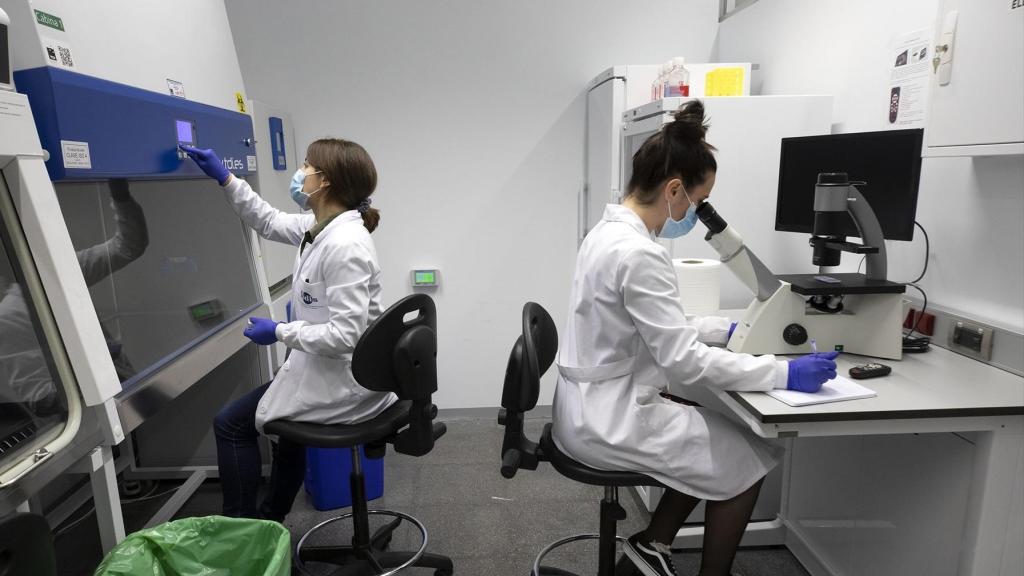 Investigadoras en el laboratorio.