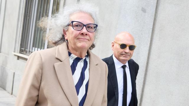 Carmen Pano y su abogado Javier Gómez Bermúdez en el Tribunal Supremo.