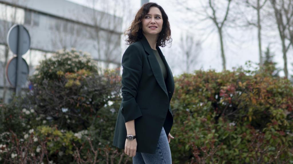 La presidenta de la Comunidad de Madrid, Isabel Díaz Ayuso, llega a la presentación de la nueva Agencia Logística de la región, a 28 de febrero de 2025.