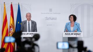 La consellera, Alícia Romero, y el secretario de Estado, Jesús Gascón, en rueda de prensa tras la Comisión de Asuntos Económicos y Fiscales, en Barcelona.