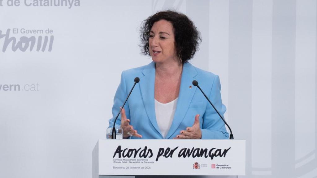 La consellera Alícia Romero, y el secretario de Estado Jesús Gascón, en rueda de prensa tras la Comisión de Asuntos Económicos y Fiscales, en Barcelona.