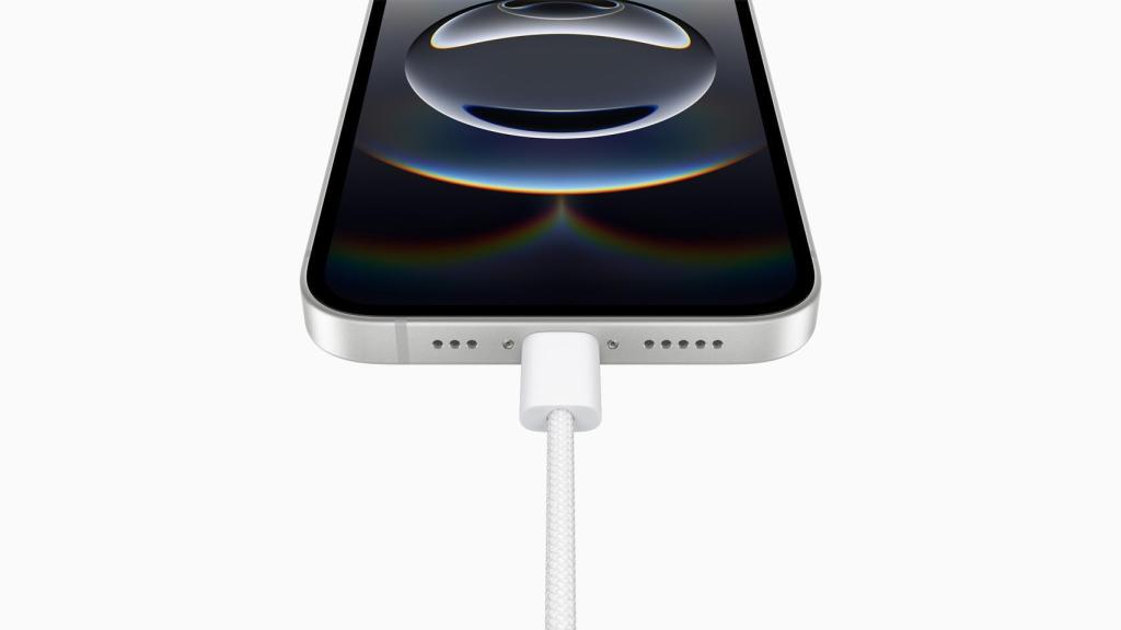iPhone 16e con conexión USB-C.