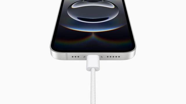 iPhone 16e con conexión USB-C.