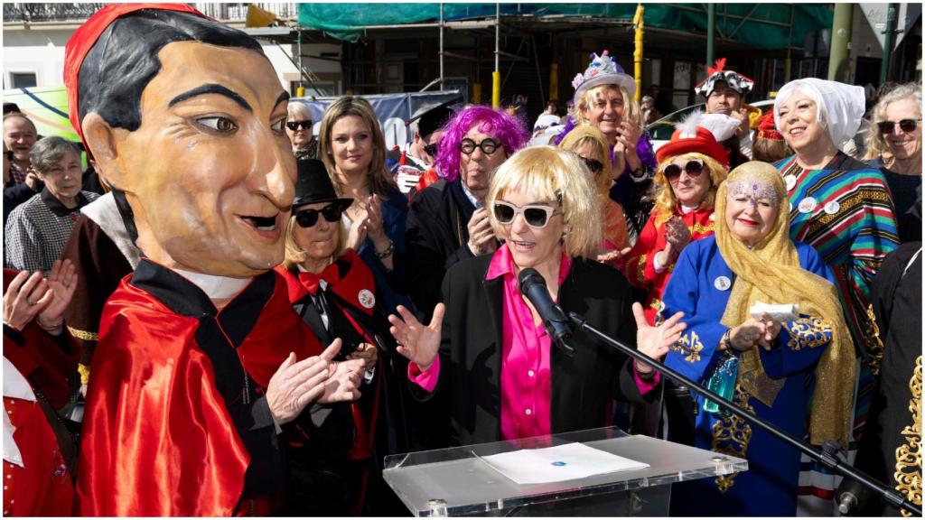 La alcaldesa de A Coruña, Inés Rey, en el homenaje a Os Maracos