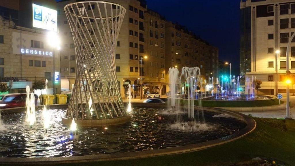 Las fuentes de la calle Aragón, en Vigo, se iluminan el 3 de marzo por el Día Mundial de la Audición