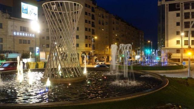 Las fuentes de la calle Aragón, en Vigo, se iluminan el 3 de marzo por el Día Mundial de la Audición