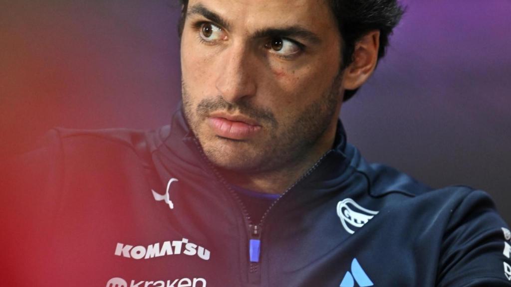 Carlos Sainz, en una rueda de prensa oficial de la Fórmula 1 en Baréin
